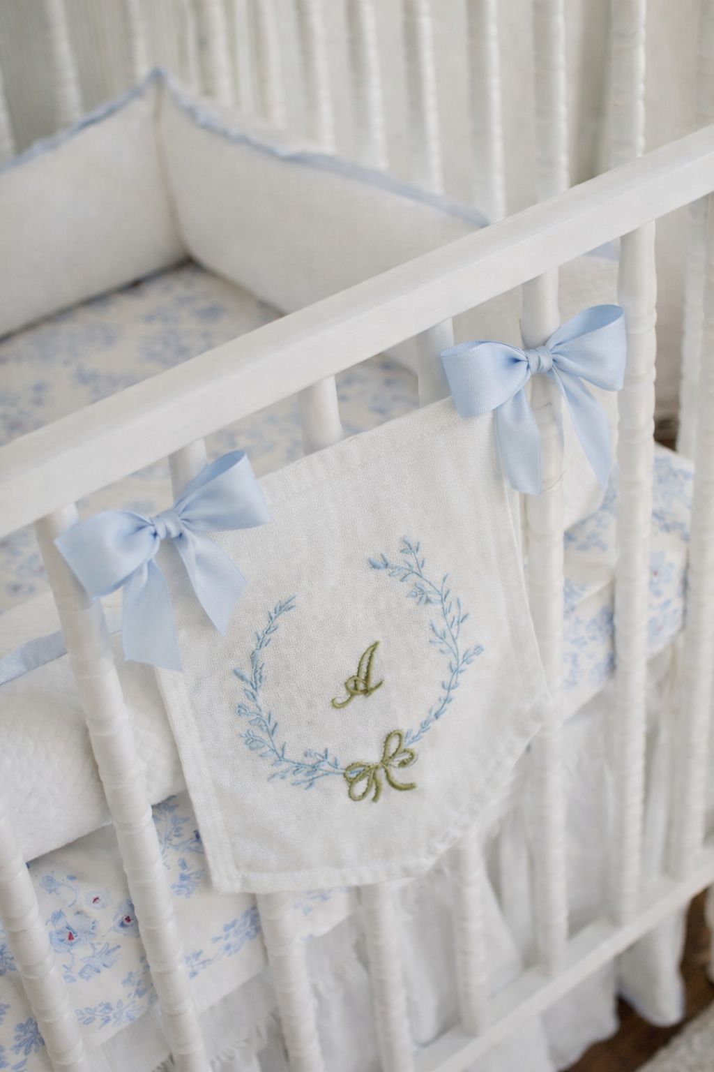 Embroidered Wreath Crib Linen Set
