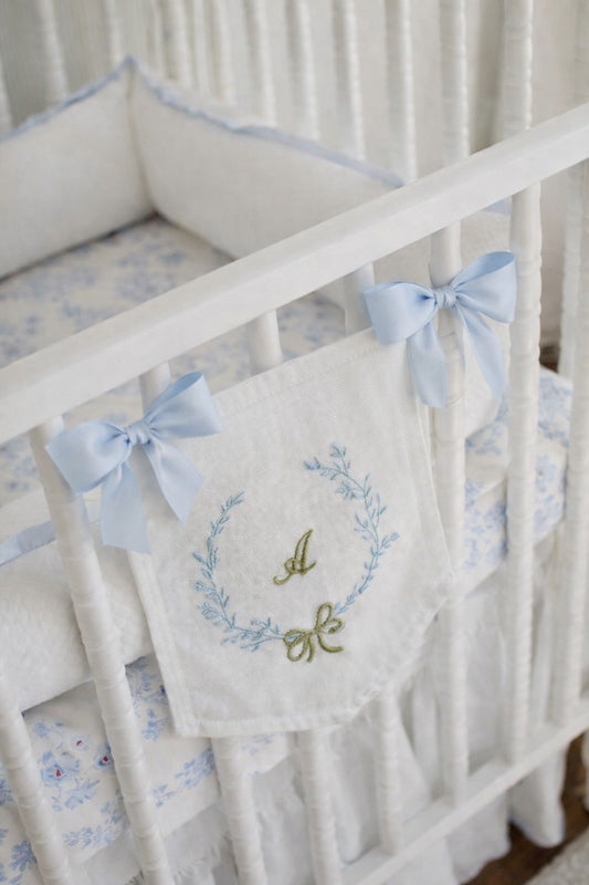 Embroidered Wreath Crib Linen Set